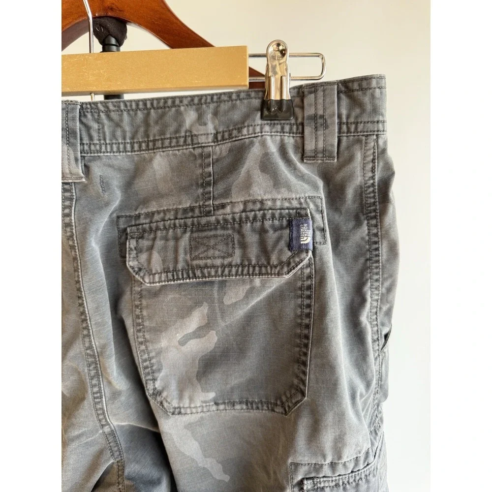 The North Face Camouflage Cargo Shorts Size 36x11 Men's Outdoor Hiking